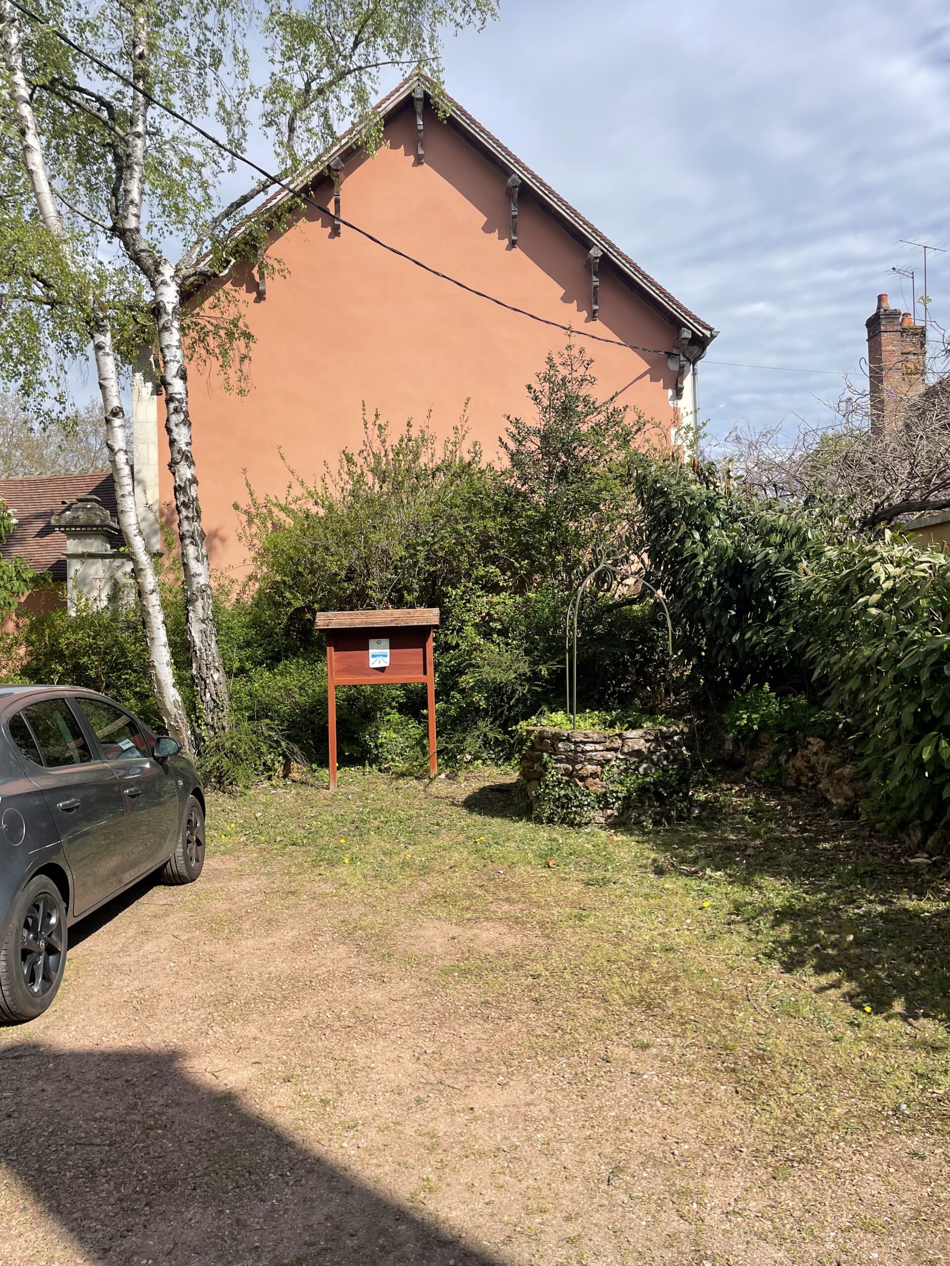 parking la petite maison amandinoise chambre dhote